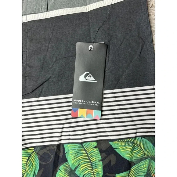 Quiksilver Hawaii SURF BOARD SHORTS Division Remix Dry Flight size 32 - Picture 16 of 16